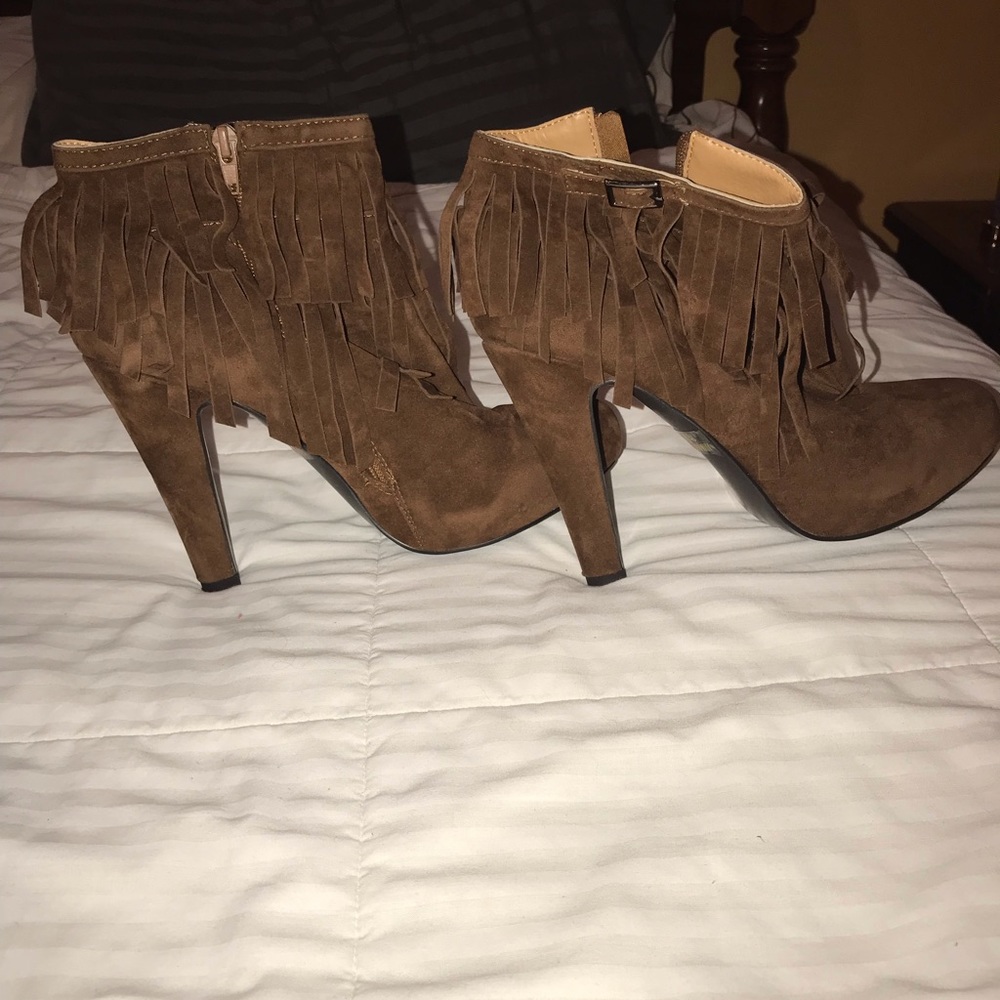 FRINGE HEELS